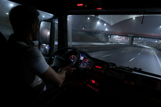 nocna jazda samochodem